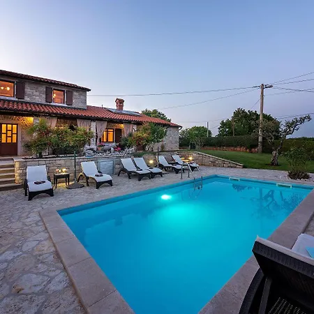 Faszinierende Mit 4 Bikes, Privatpool, Panoramablick, Bbq-bereich, Waschmaschine Semesterbostad