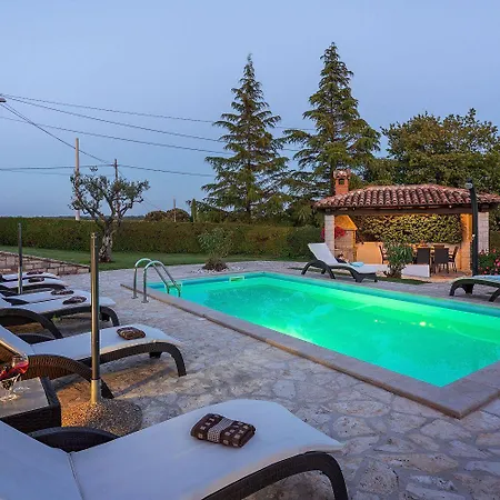 Faszinierende Mit 4 Bikes, Privatpool, Panoramablick, Bbq-bereich, Waschmaschine * Kaštelir