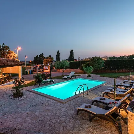 Faszinierende Mit 4 Bikes, Privatpool, Panoramablick, Bbq-bereich, Waschmaschine Casa de Férias Kaštelir