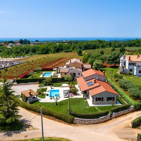 Casa de Férias Faszinierende Mit 4 Bikes, Privatpool, Panoramablick, Bbq-bereich, Waschmaschine Kaštelir