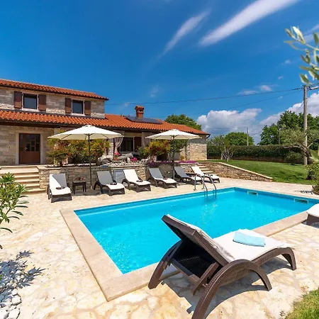 Faszinierende Mit 4 Bikes, Privatpool, Panoramablick, Bbq-bereich, Waschmaschine Kaštelir