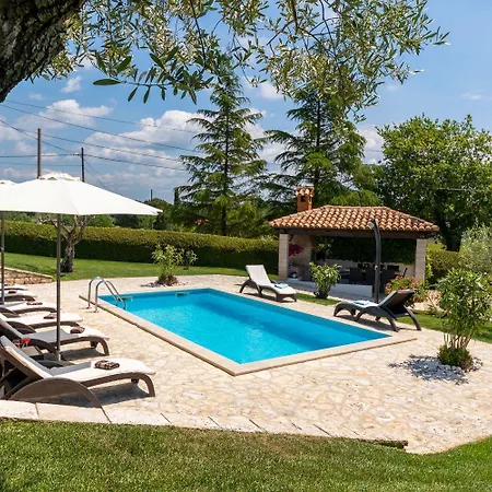 Faszinierende Mit 4 Bikes, Privatpool, Panoramablick, Bbq-bereich, Waschmaschine Kaštelir