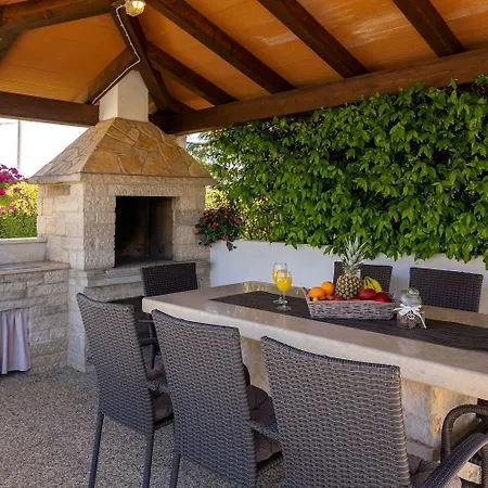 Faszinierende Mit 4 Bikes, Privatpool, Panoramablick, Bbq-bereich, Waschmaschine Kaštelir