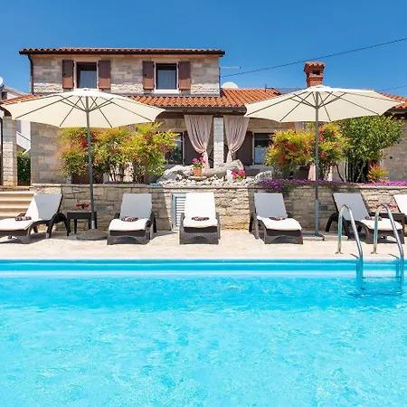 Faszinierende Mit 4 Bikes, Privatpool, Panoramablick, Bbq-bereich, Waschmaschine Semesterbostad Kaštelir