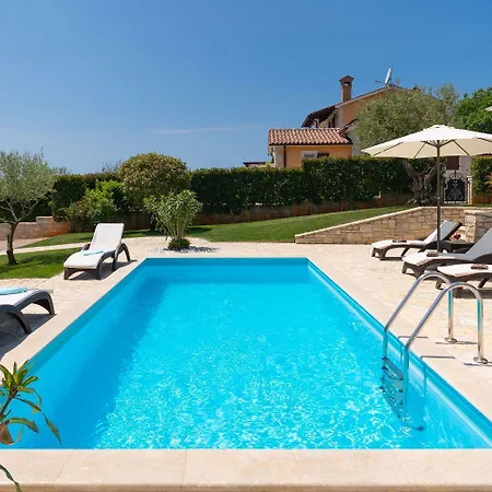 Faszinierende Mit 4 Bikes, Privatpool, Panoramablick, Bbq-bereich, Waschmaschine Kaštelir